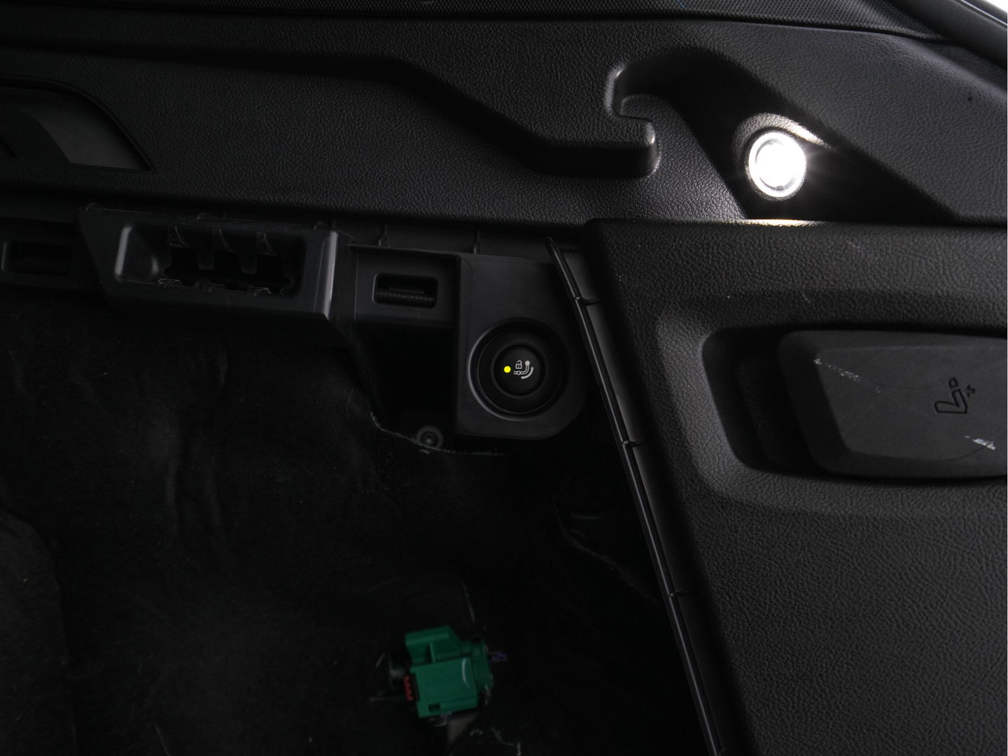 BMW X3 xDrive30e eDrive Edition M-Sportpack Plug-In (INCL-BTW) *LUXURY-LEATHER | FULL-LED | DIGI-COCKPIT | HIFI-SOUND | CARPLAY | DAB+ | HEATED-SPORTSEATS | AMBIENT-LIGHT | TOWBAR  | PRIVACY-GLASS | CARPLAY | SHIFT-PADDLES |  21''ALU*