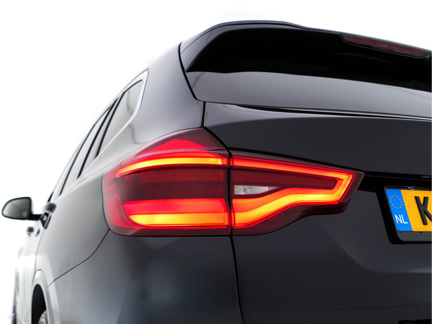 BMW X3 xDrive30e eDrive Edition M-Sportpack Plug-In (INCL-BTW) *LUXURY-LEATHER | FULL-LED | DIGI-COCKPIT | HIFI-SOUND | CARPLAY | DAB+ | HEATED-SPORTSEATS | AMBIENT-LIGHT | TOWBAR  | PRIVACY-GLASS | CARPLAY | SHIFT-PADDLES |  21''ALU*