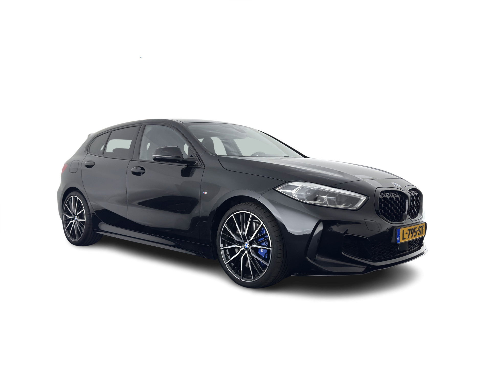 BMW 1-serie M135i xDrive M-Sportpack High Executive Aut. *ALCANTARA-MICROFIBRE | FULL-LED | HEATED-SPORTSEATS | SHIFT-PADDLES | DIGI-COCKPIT | HEAD-UP | NAVI-FULLMAP | DAB+ | PRIVACY-GLASS | AMBIENT-LIGHT | CARBON-INLAY | CARPLAY | 19''ALU*
