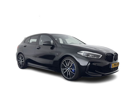 BMW 1-serie M135i xDrive M-Sportpack High Executive Aut. *ALCANTARA-MICROFIBRE | FULL-LED | HEATED-SPORTSEATS | SHIFT-PADDLES | DIGI-COCKPIT | HEAD-UP | NAVI-FULLMAP | DAB+ | PRIVACY-GLASS | AMBIENT-LIGHT | CARBON-INLAY | CARPLAY | 19''ALU*