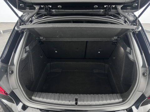 BMW 1-serie M135i xDrive M-Sportpack High Executive Aut. *ALCANTARA-MICROFIBRE | FULL-LED | HEATED-SPORTSEATS | SHIFT-PADDLES | DIGI-COCKPIT | HEAD-UP | NAVI-FULLMAP | DAB+ | PRIVACY-GLASS | AMBIENT-LIGHT | CARBON-INLAY | CARPLAY | 19''ALU*