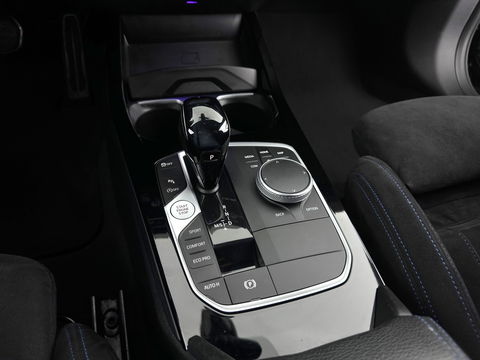 BMW 1-serie M135i xDrive M-Sportpack High Executive Aut. *ALCANTARA-MICROFIBRE | FULL-LED | HEATED-SPORTSEATS | SHIFT-PADDLES | DIGI-COCKPIT | HEAD-UP | NAVI-FULLMAP | DAB+ | PRIVACY-GLASS | AMBIENT-LIGHT | CARBON-INLAY | CARPLAY | 19''ALU*