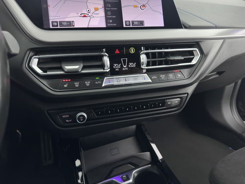 BMW 1-serie M135i xDrive M-Sportpack High Executive Aut. *ALCANTARA-MICROFIBRE | FULL-LED | HEATED-SPORTSEATS | SHIFT-PADDLES | DIGI-COCKPIT | HEAD-UP | NAVI-FULLMAP | DAB+ | PRIVACY-GLASS | AMBIENT-LIGHT | CARBON-INLAY | CARPLAY | 19''ALU*