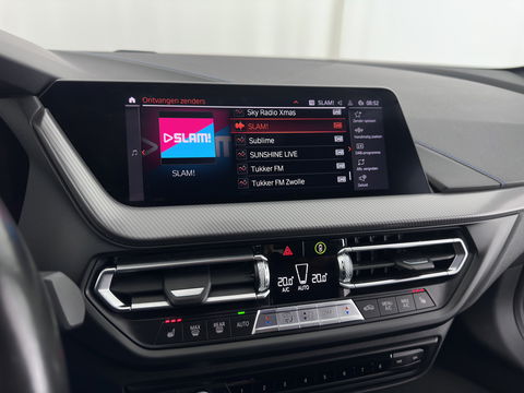 BMW 1-serie M135i xDrive M-Sportpack High Executive Aut. *ALCANTARA-MICROFIBRE | FULL-LED | HEATED-SPORTSEATS | SHIFT-PADDLES | DIGI-COCKPIT | HEAD-UP | NAVI-FULLMAP | DAB+ | PRIVACY-GLASS | AMBIENT-LIGHT | CARBON-INLAY | CARPLAY | 19''ALU*