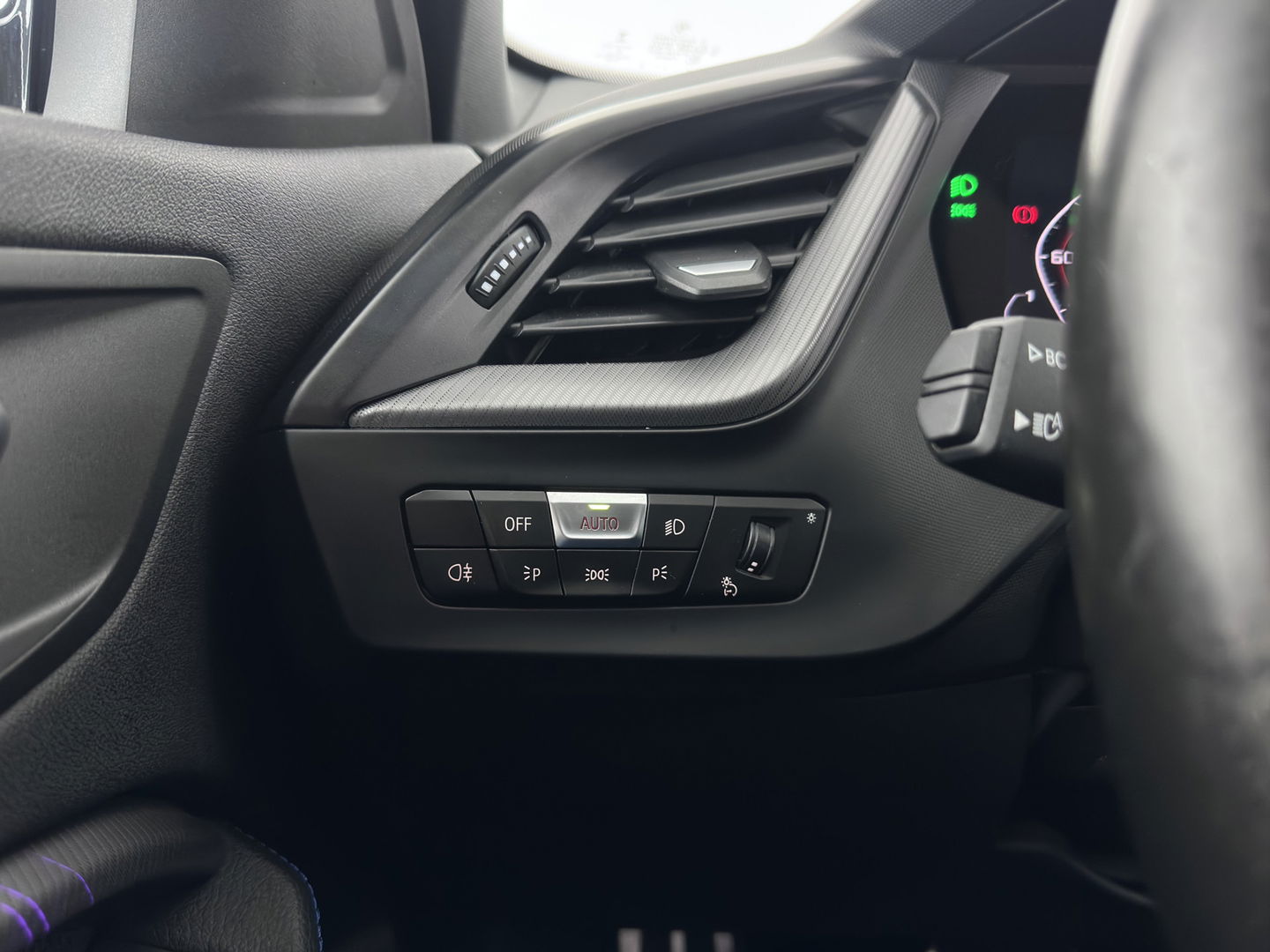 BMW 1-serie M135i xDrive M-Sportpack High Executive Aut. *ALCANTARA-MICROFIBRE | FULL-LED | HEATED-SPORTSEATS | SHIFT-PADDLES | DIGI-COCKPIT | HEAD-UP | NAVI-FULLMAP | DAB+ | PRIVACY-GLASS | AMBIENT-LIGHT | CARBON-INLAY | CARPLAY | 19''ALU*