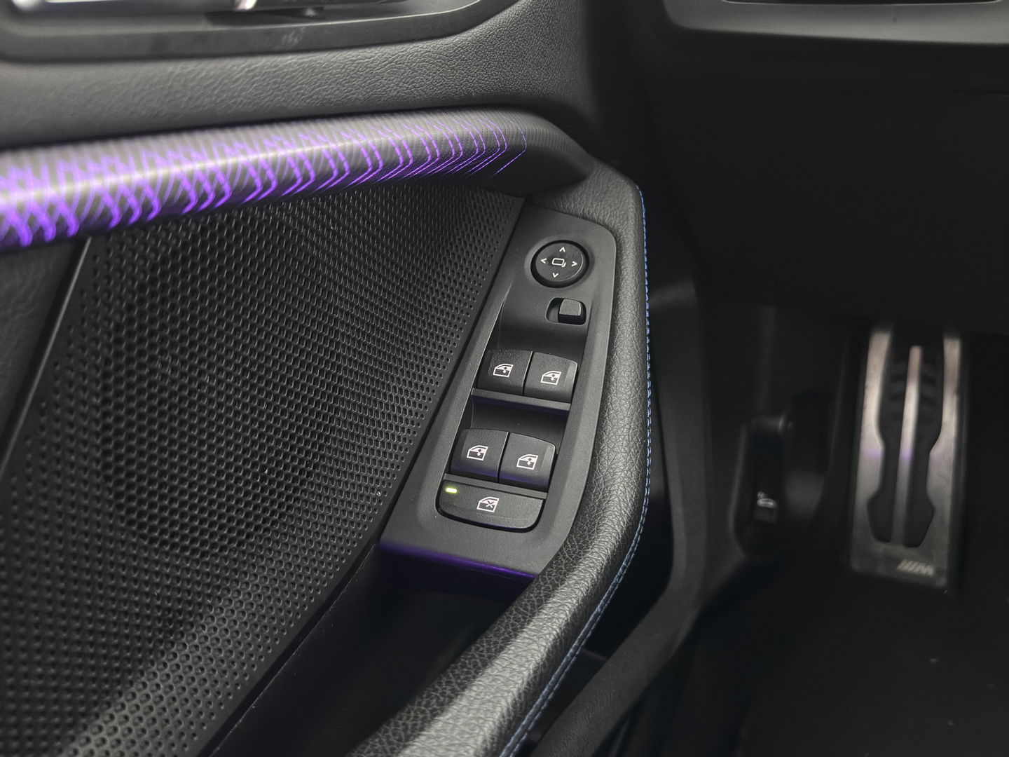 BMW 1-serie M135i xDrive M-Sportpack High Executive Aut. *ALCANTARA-MICROFIBRE | FULL-LED | HEATED-SPORTSEATS | SHIFT-PADDLES | DIGI-COCKPIT | HEAD-UP | NAVI-FULLMAP | DAB+ | PRIVACY-GLASS | AMBIENT-LIGHT | CARBON-INLAY | CARPLAY | 19''ALU*