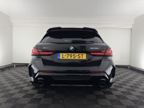 BMW 1-serie M135i xDrive M-Sportpack High Executive Aut. *ALCANTARA-MICROFIBRE | FULL-LED | HEATED-SPORTSEATS | SHIFT-PADDLES | DIGI-COCKPIT | HEAD-UP | NAVI-FULLMAP | DAB+ | PRIVACY-GLASS | AMBIENT-LIGHT | CARBON-INLAY | CARPLAY | 19''ALU*