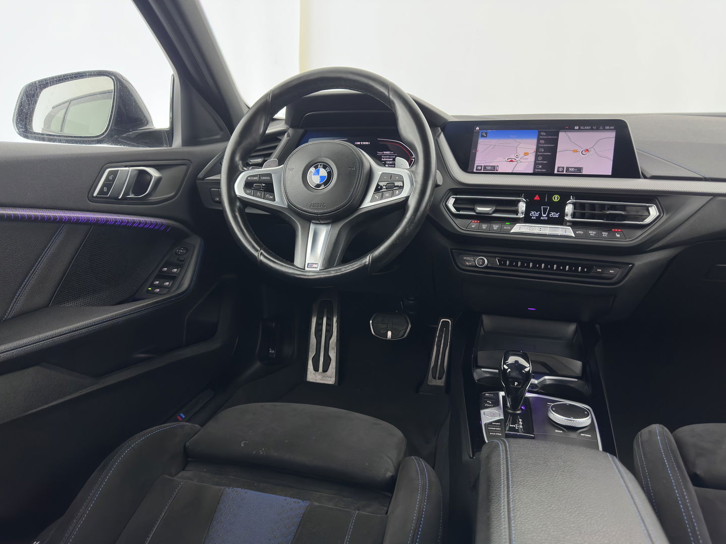 BMW 1-serie M135i xDrive M-Sportpack High Executive Aut. *ALCANTARA-MICROFIBRE | FULL-LED | HEATED-SPORTSEATS | SHIFT-PADDLES | DIGI-COCKPIT | HEAD-UP | NAVI-FULLMAP | DAB+ | PRIVACY-GLASS | AMBIENT-LIGHT | CARBON-INLAY | CARPLAY | 19''ALU*