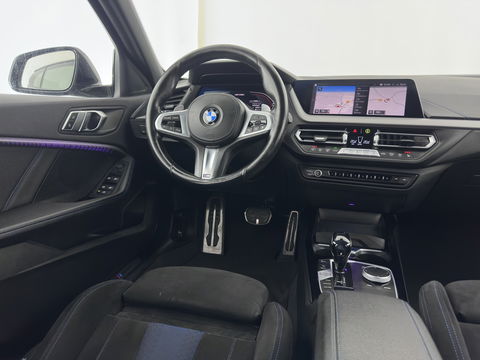 BMW 1-serie M135i xDrive M-Sportpack High Executive Aut. *ALCANTARA-MICROFIBRE | FULL-LED | HEATED-SPORTSEATS | SHIFT-PADDLES | DIGI-COCKPIT | HEAD-UP | NAVI-FULLMAP | DAB+ | PRIVACY-GLASS | AMBIENT-LIGHT | CARBON-INLAY | CARPLAY | 19''ALU*