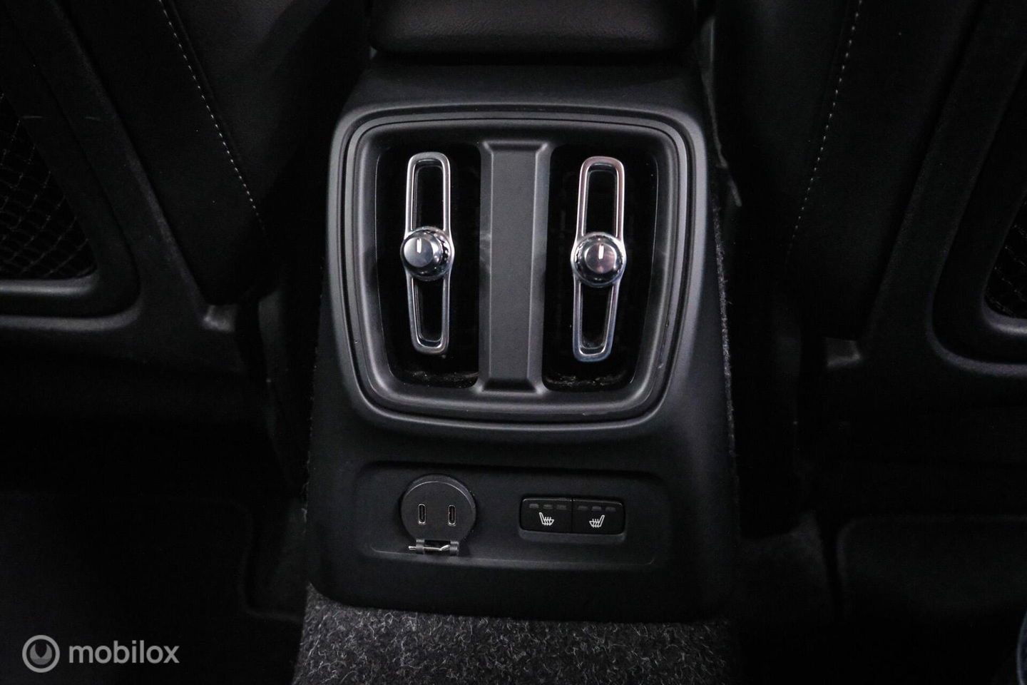 Volvo XC40 1.5 T4 Recharge Inscription Expression | Trekhaak | Camera | Stoel + stuurwielverwarming | btw auto | 1e eigenaar | rijklaarprij