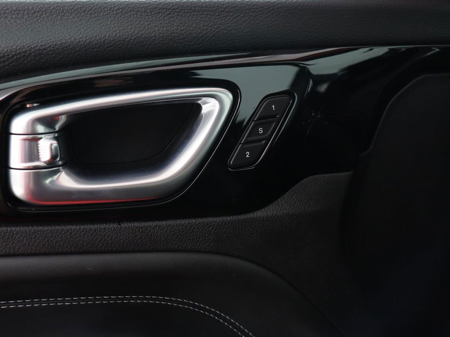 Jeep Compass 4xe 240 Plug-in Hybrid Electric S | Panoramadak | Trekhaak | 360 Camera | Leder | Stoelverwarming | Alpine Sound | Carplay | Stuurverwarming | Adaptive cruise | Navigatie | PHEV