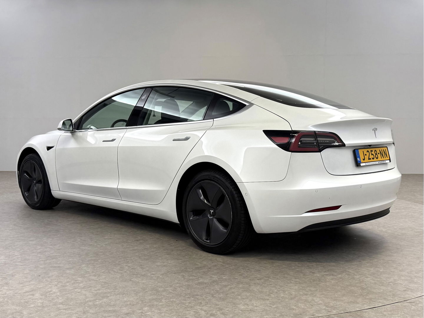 Tesla Model 3 Standard RWD Plus 238PK 60 kWh | Pano | Memory | Virtual | Adaptive Cruise | Keyless | Camera | Leder | NAP
