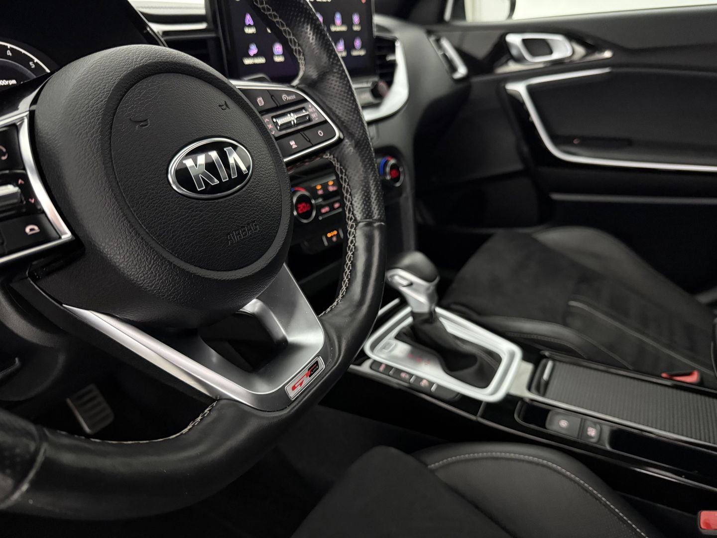Kia ProCeed 1.4 T-GDI GT-PlusLine | Pano | Memory | JBL Audio | Virtual | Camera | Carplay | Stoel/Stuur verwarmd | NAP