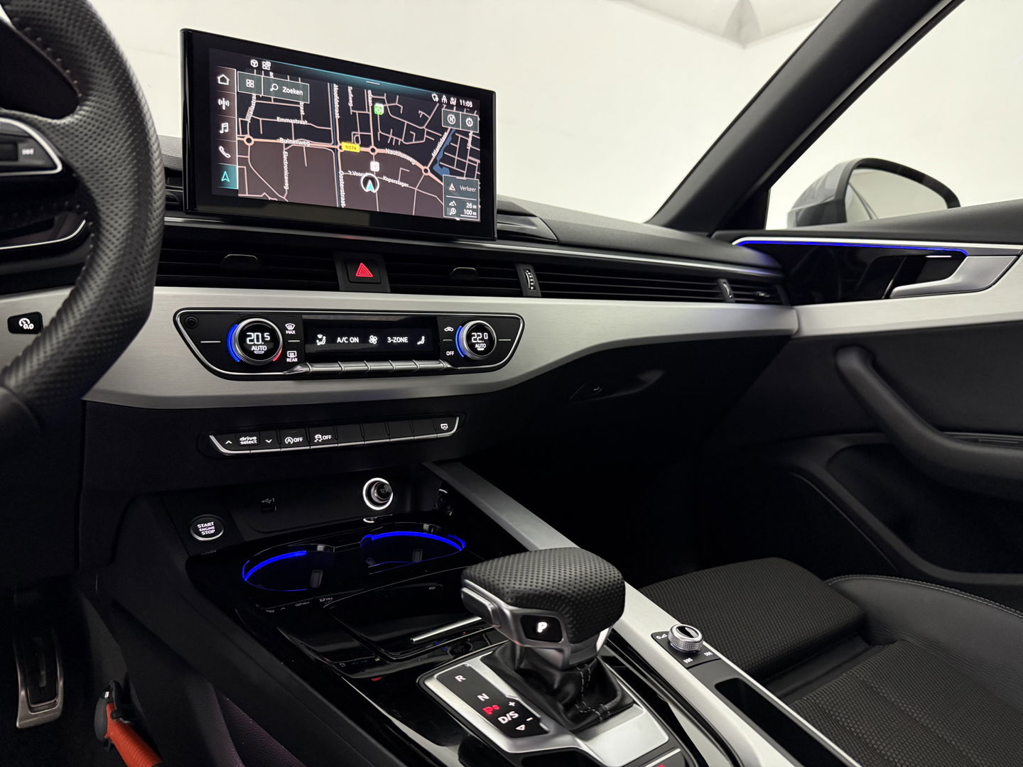 Audi A4 35 TFSI 150PK S-line | Pano | Virtual | Sfeerverl. | Carplay | Trekh. | Keyless | NAP