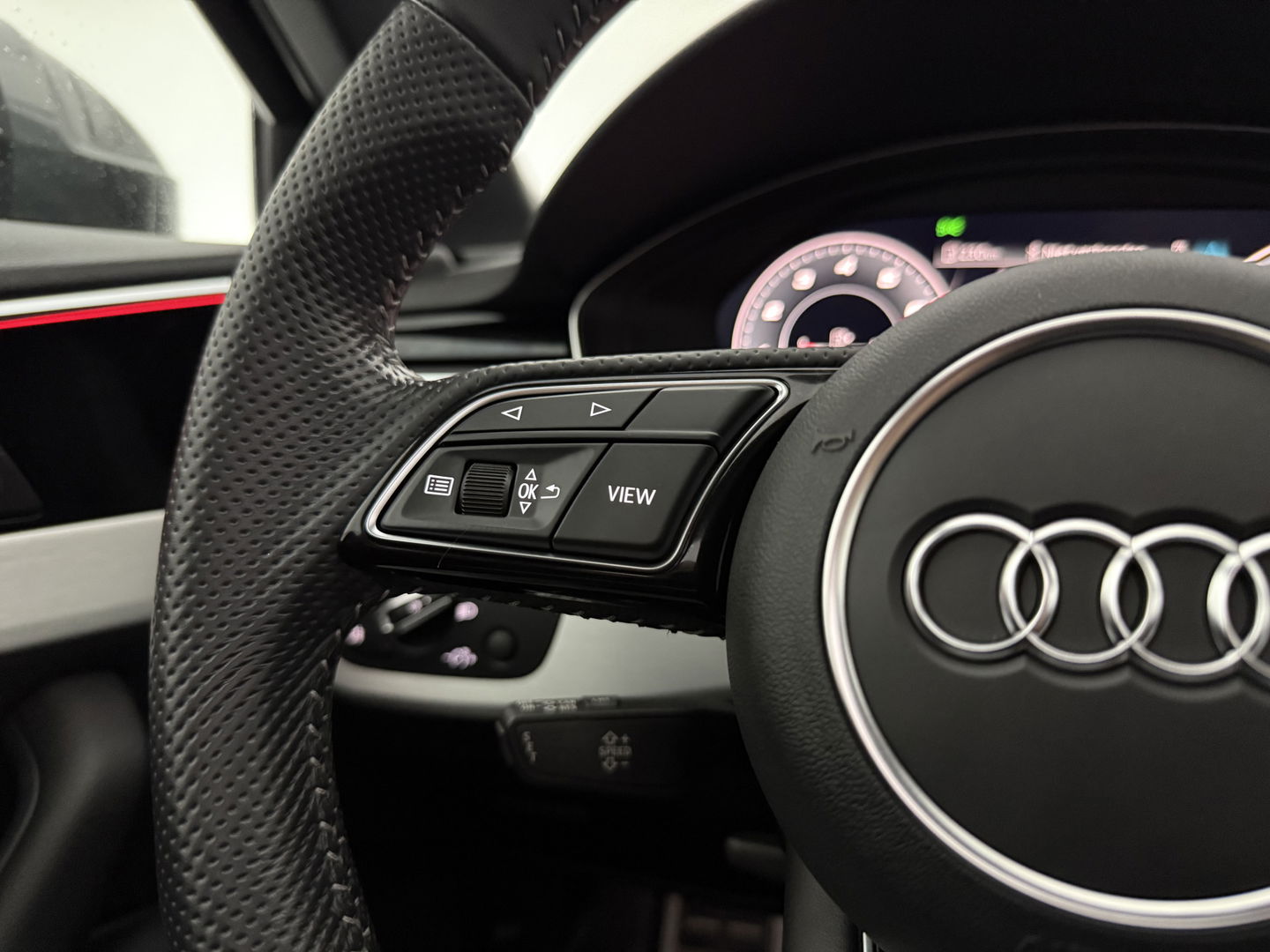 Audi A4 35 TFSI 150PK S-line | Pano | Virtual | Sfeerverl. | Carplay | Trekh. | Keyless | NAP