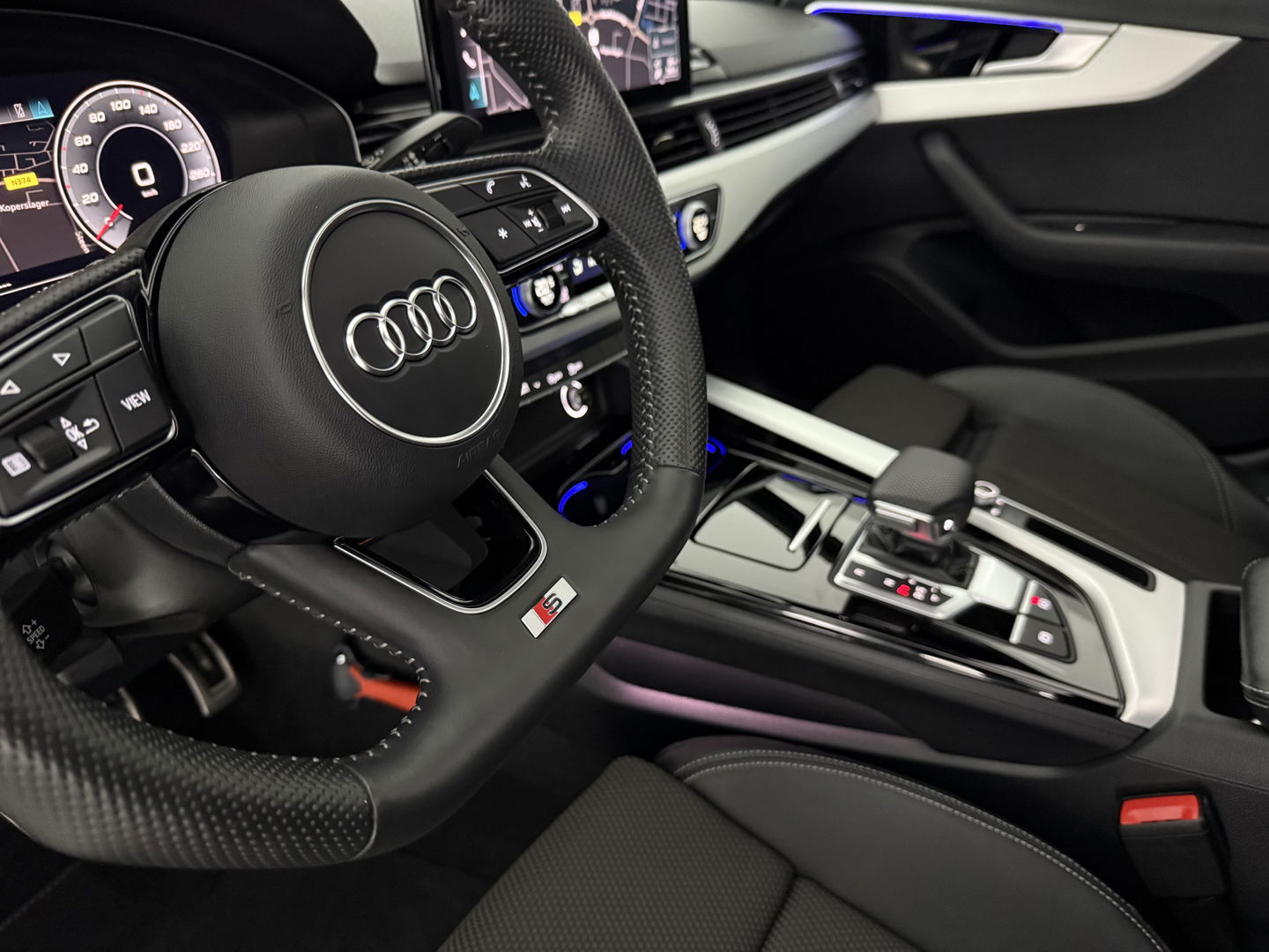 Audi A4 35 TFSI 150PK S-line | Pano | Virtual | Sfeerverl. | Carplay | Trekh. | Keyless | NAP