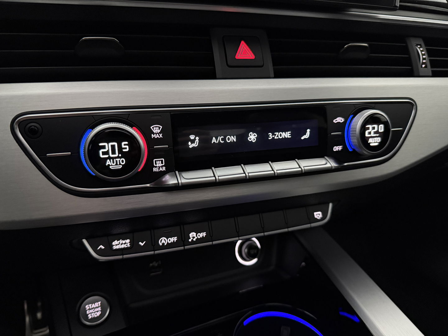 Audi A4 35 TFSI 150PK S-line | Pano | Virtual | Sfeerverl. | Carplay | Trekh. | Keyless | NAP