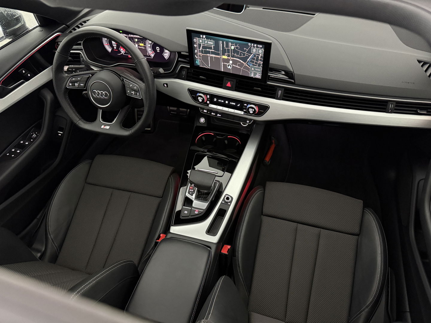 Audi A4 35 TFSI 150PK S-line | Pano | Virtual | Sfeerverl. | Carplay | Trekh. | Keyless | NAP