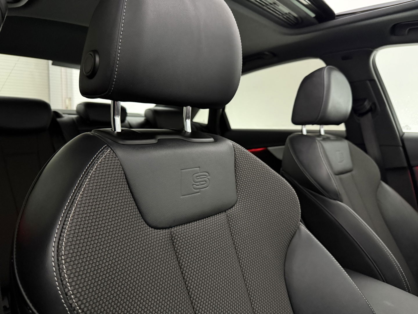 Audi A4 35 TFSI 150PK S-line | Pano | Virtual | Sfeerverl. | Carplay | Trekh. | Keyless | NAP