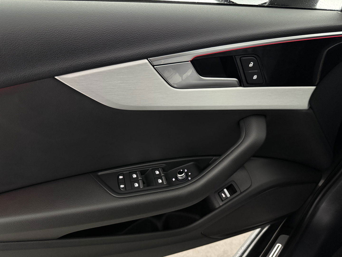 Audi A4 35 TFSI 150PK S-line | Pano | Virtual | Sfeerverl. | Carplay | Trekh. | Keyless | NAP