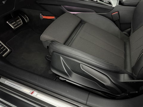 Audi A4 35 TFSI 150PK S-line | Pano | Virtual | Sfeerverl. | Carplay | Trekh. | Keyless | NAP