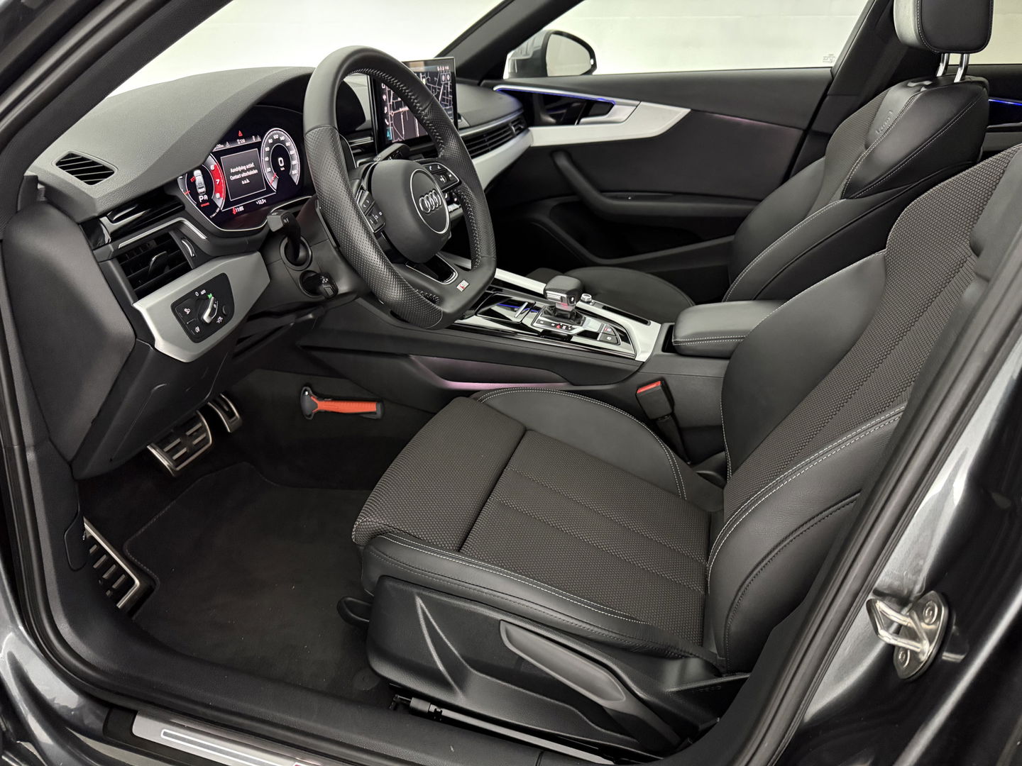 Audi A4 35 TFSI 150PK S-line | Pano | Virtual | Sfeerverl. | Carplay | Trekh. | Keyless | NAP