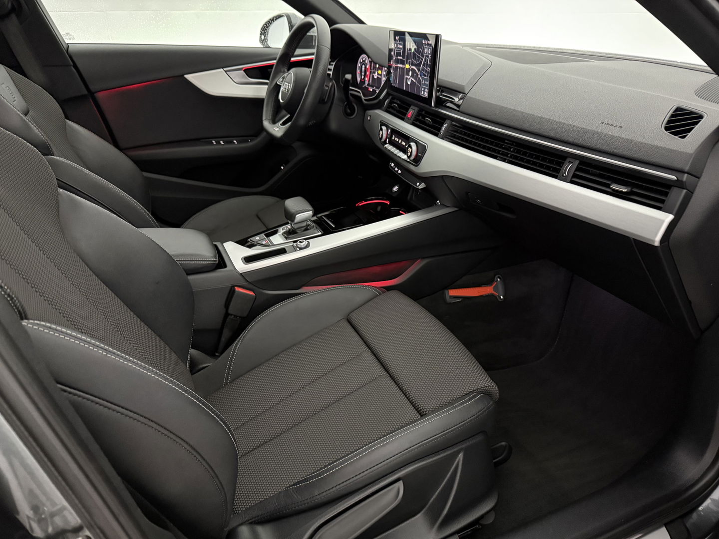 Audi A4 35 TFSI 150PK S-line | Pano | Virtual | Sfeerverl. | Carplay | Trekh. | Keyless | NAP