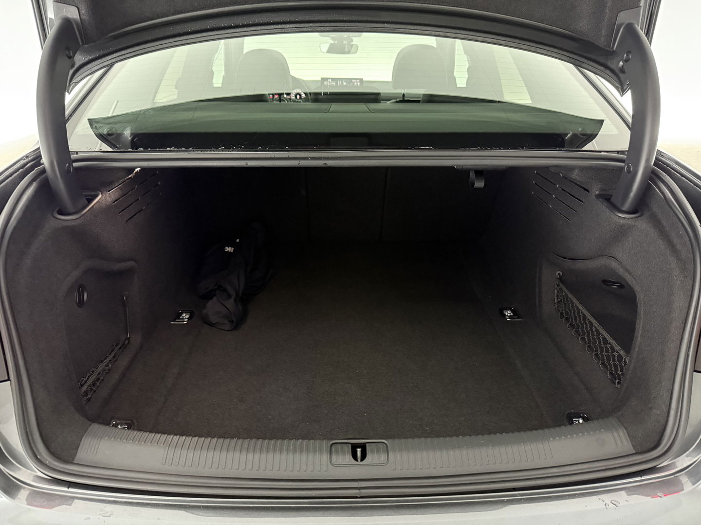 Audi A4 35 TFSI 150PK S-line | Pano | Virtual | Sfeerverl. | Carplay | Trekh. | Keyless | NAP