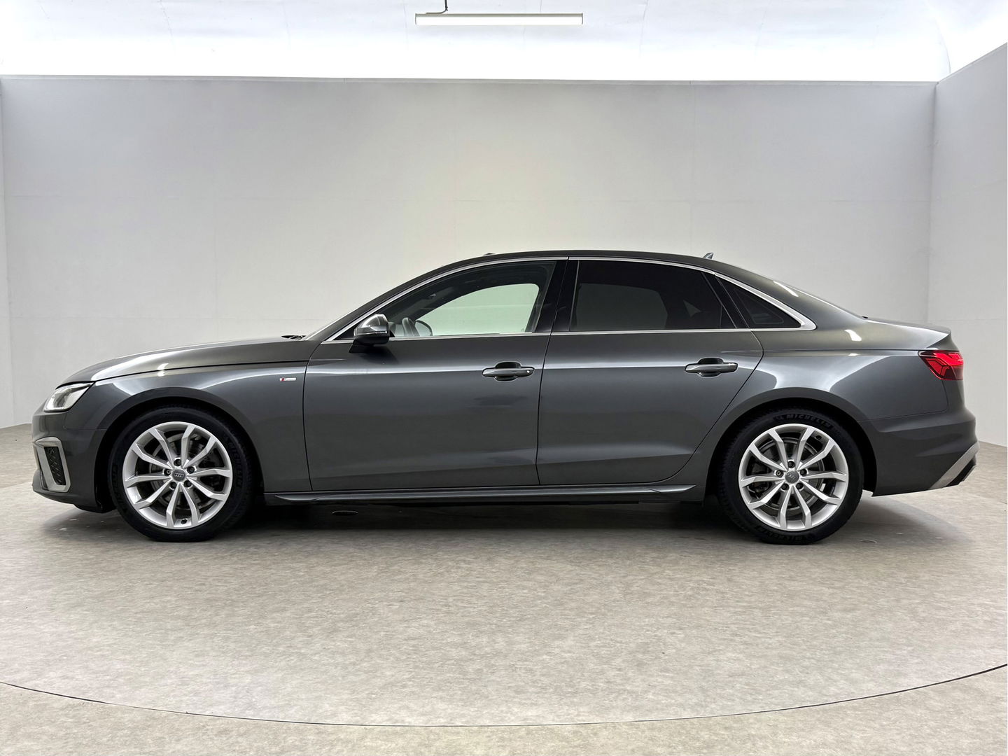 Audi A4 35 TFSI 150PK S-line | Pano | Virtual | Sfeerverl. | Carplay | Trekh. | Keyless | NAP