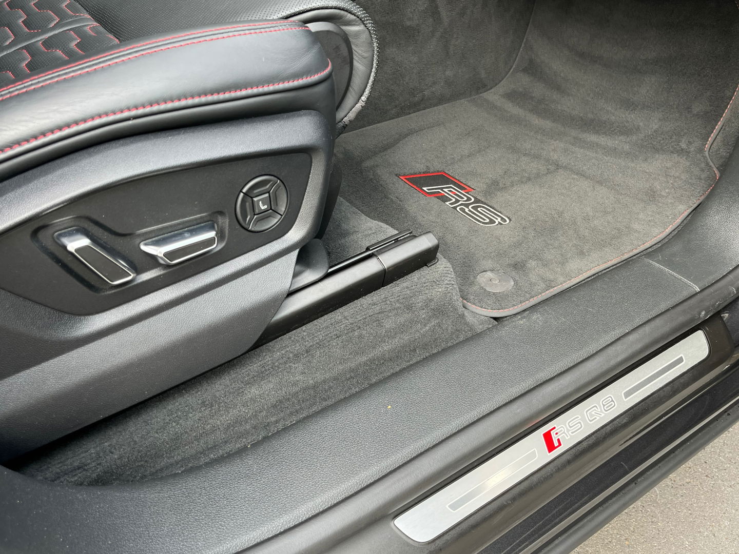 Audi RSQ8 4.0 TFSI Quattro|ABT|Pano|Keramisch|B&O|Carbon|Massage|Head-Up|Memory|Camera|Schaalstoelen|Leder|Keyless|Luchtvering