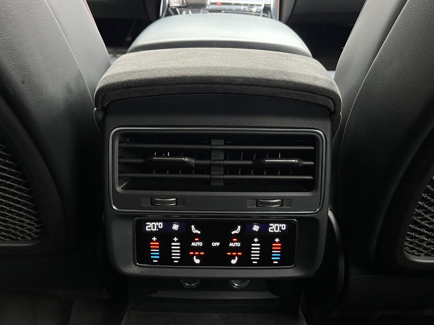 Audi RSQ8 4.0 TFSI Quattro|ABT|Pano|Keramisch|B&O|Carbon|Massage|Head-Up|Memory|Camera|Schaalstoelen|Leder|Keyless|Luchtvering