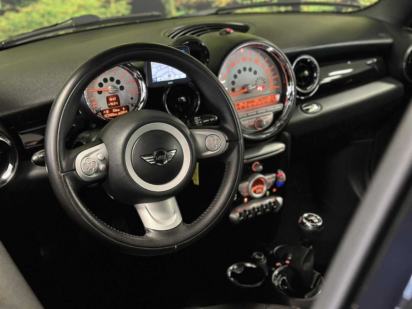 MINI Clubman 1.6 Cooper 3+1 Business Line | Origineel Nederlands | Cruise Control | Parkeersensoren Achter | 16" Lichtmetaal | Airconditioning | Centrale Deurvergrendeling |