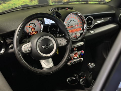 MINI Clubman 1.6 Cooper 3+1 Business Line | Origineel Nederlands | Cruise Control | Parkeersensoren Achter | 16" Lichtmetaal | Airconditioning | Centrale Deurvergrendeling |