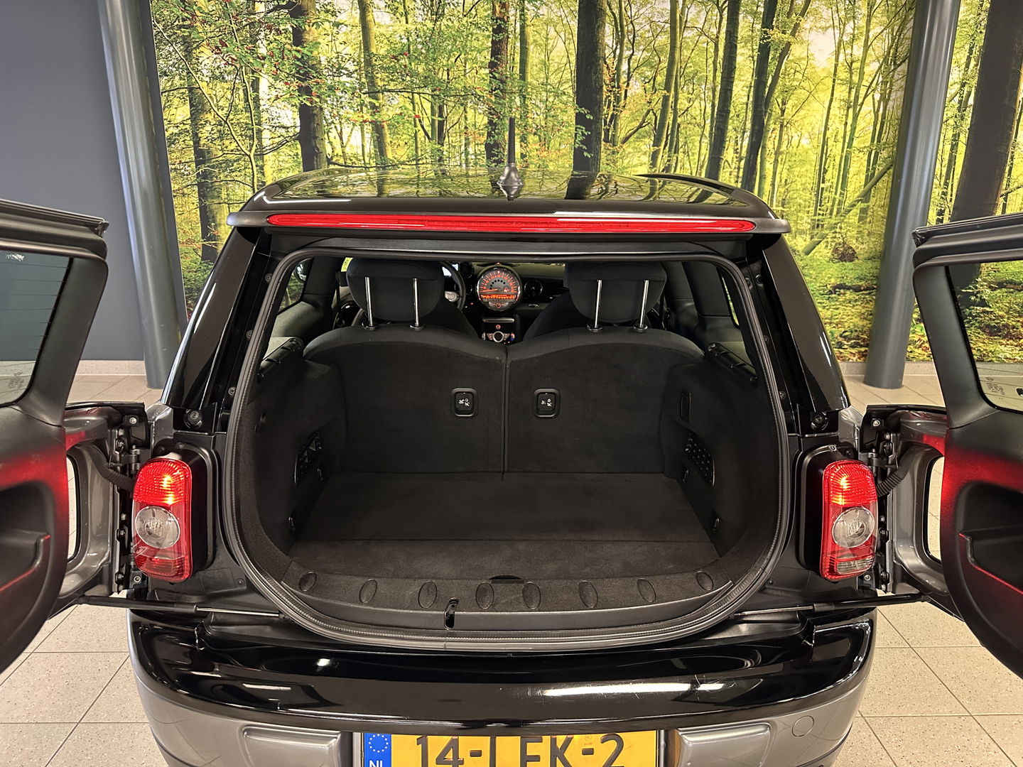 MINI Clubman 1.6 Cooper 3+1 Business Line | Origineel Nederlands | Cruise Control | Parkeersensoren Achter | 16" Lichtmetaal | Airconditioning | Centrale Deurvergrendeling |
