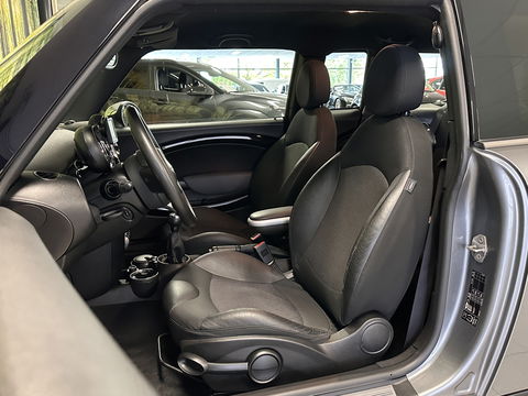 MINI Clubman 1.6 Cooper 3+1 Business Line | Origineel Nederlands | Cruise Control | Parkeersensoren Achter | 16" Lichtmetaal | Airconditioning | Centrale Deurvergrendeling |