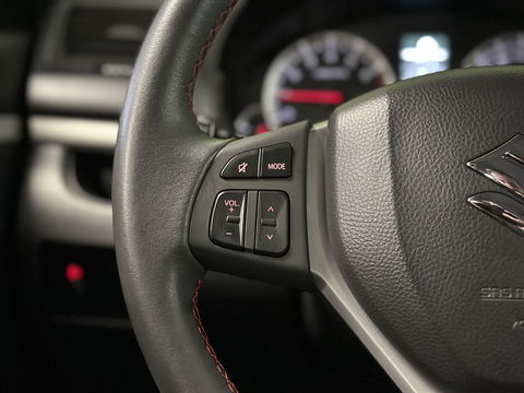 Suzuki Swift 1.2 Bandit EASSS | Origineel Nederlands! | Cruise Control | Airconditioning | Stoelverwarming | 16" Lichtmetaal | Bluetooth | Navigatie |