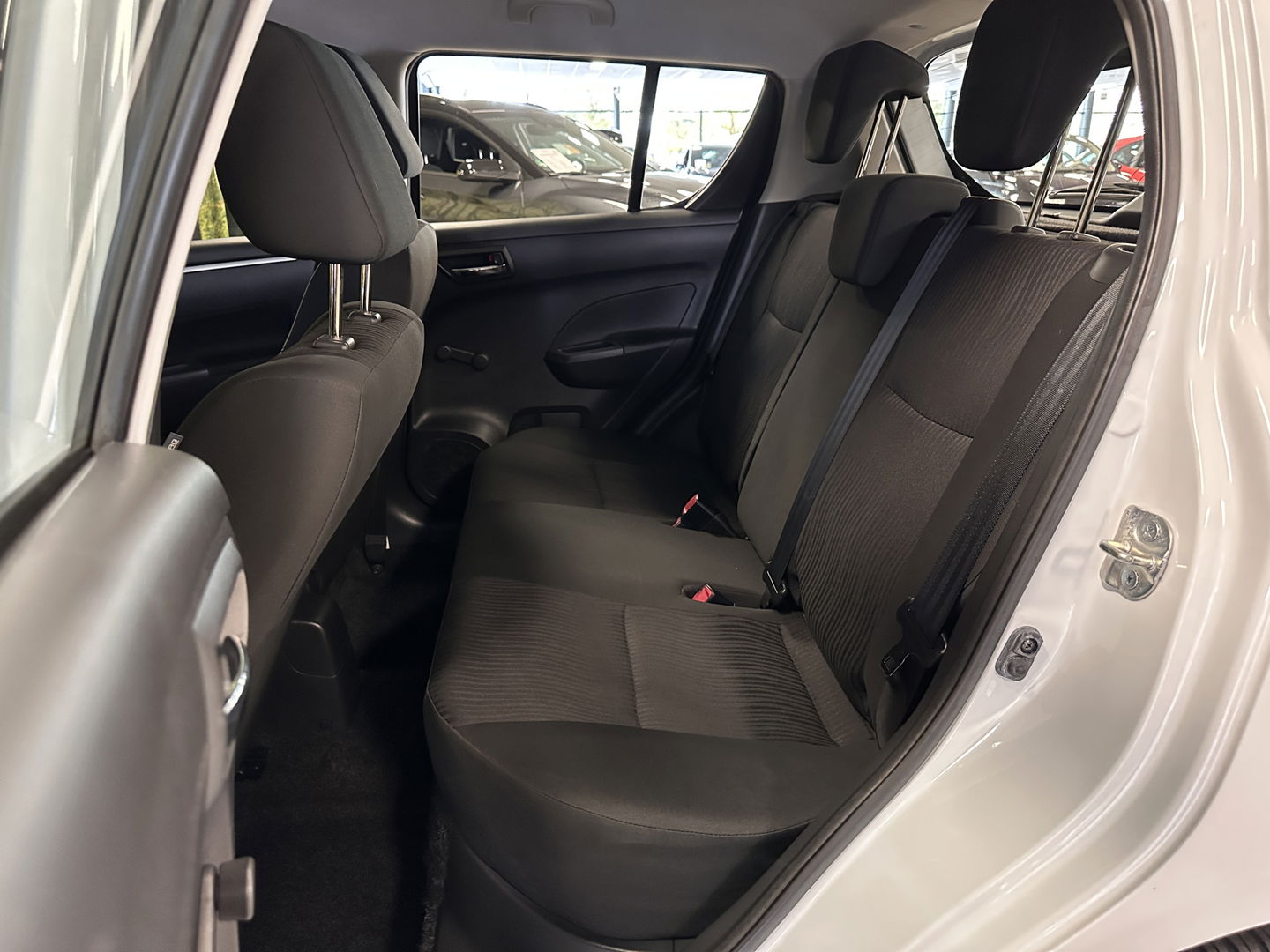 Suzuki Swift 1.2 Bandit EASSS | Origineel Nederlands! | Cruise Control | Airconditioning | Stoelverwarming | 16" Lichtmetaal | Bluetooth | Navigatie |