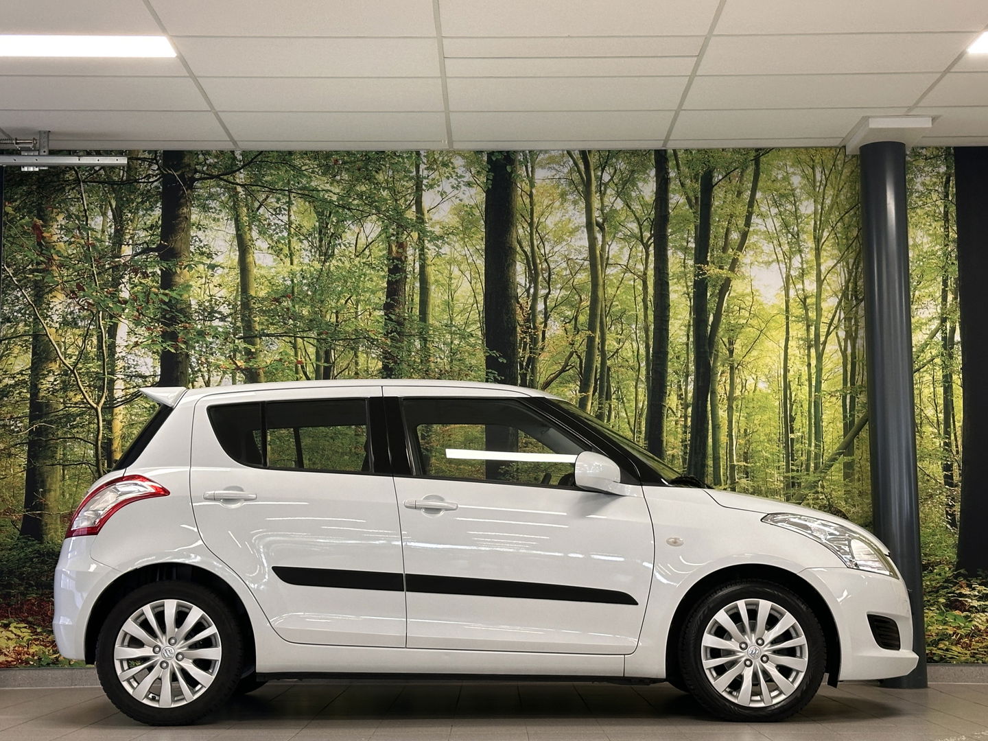 Suzuki Swift 1.2 Bandit EASSS | Origineel Nederlands! | Cruise Control | Airconditioning | Stoelverwarming | 16" Lichtmetaal | Bluetooth | Navigatie |