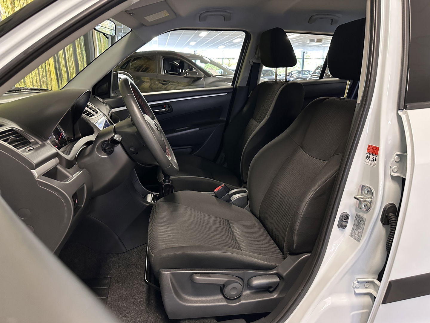 Suzuki Swift 1.2 Bandit EASSS | Origineel Nederlands! | Cruise Control | Airconditioning | Stoelverwarming | 16" Lichtmetaal | Bluetooth | Navigatie |