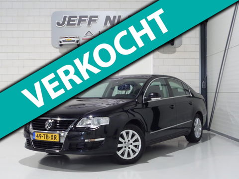 Volkswagen Passat 2.0 FSI Comfortline "Origineel NL!" Trekhaak Navigatie Parkeersensoren Climatronic Cruise-control Airco