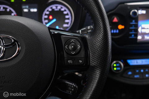 Toyota Yaris 1.5 VVT-i Bi-Tone | Camera | Dealer oh | 1e eig | Trekhaak | NL auto NAP | rijklaarprijs | 112 pk | Lane assist | Cruise |