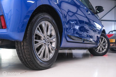 Toyota Yaris 1.5 VVT-i Bi-Tone | Camera | Dealer oh | 1e eig | Trekhaak | NL auto NAP | rijklaarprijs | 112 pk | Lane assist | Cruise |