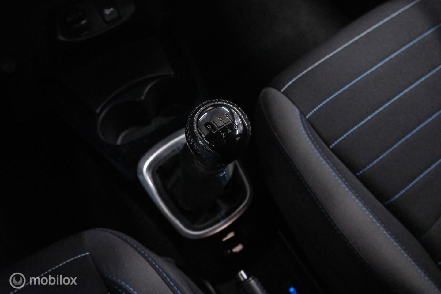 Toyota Yaris 1.5 VVT-i Bi-Tone | Camera | Dealer oh | 1e eig | Trekhaak | NL auto NAP | rijklaarprijs | 112 pk | Lane assist | Cruise |