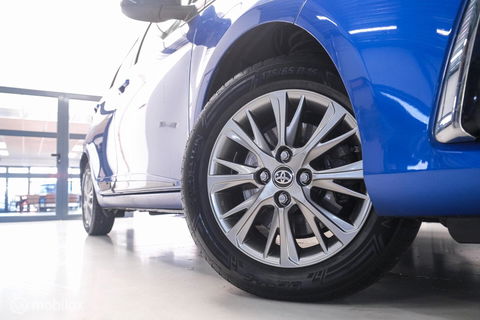 Toyota Yaris 1.5 VVT-i Bi-Tone | Camera | Dealer oh | 1e eig | Trekhaak | NL auto NAP | rijklaarprijs | 112 pk | Lane assist | Cruise |