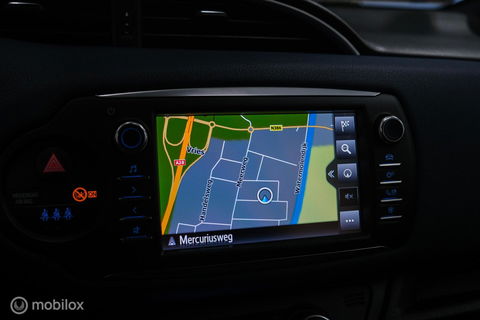 Toyota Yaris 1.5 VVT-i Bi-Tone | Camera | Dealer oh | 1e eig | Trekhaak | NL auto NAP | rijklaarprijs | 112 pk | Lane assist | Cruise |