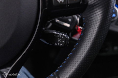 Toyota Yaris 1.5 VVT-i Bi-Tone | Camera | Dealer oh | 1e eig | Trekhaak | NL auto NAP | rijklaarprijs | 112 pk | Lane assist | Cruise |