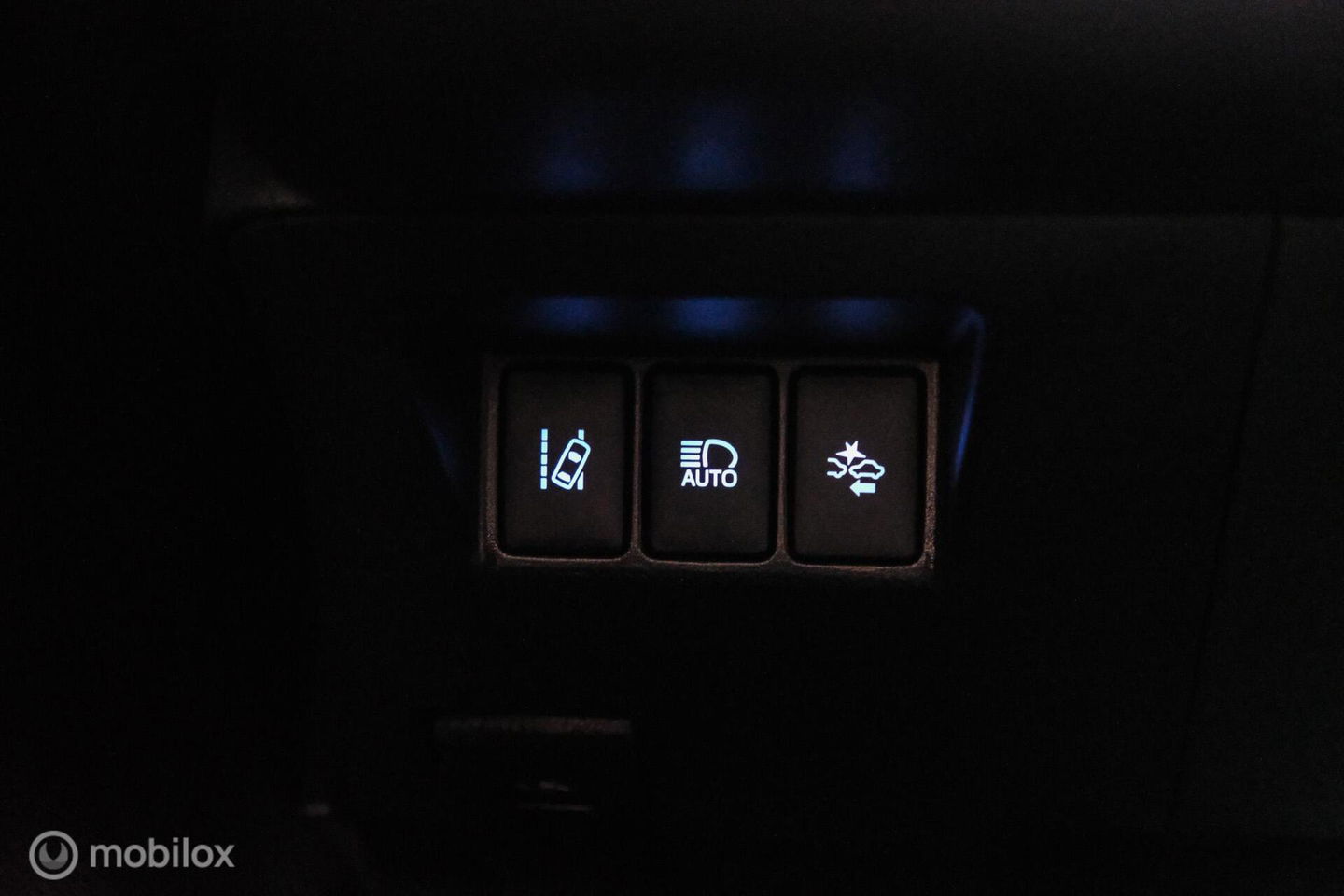 Toyota Yaris 1.5 VVT-i Bi-Tone | Camera | Dealer oh | 1e eig | Trekhaak | NL auto NAP | rijklaarprijs | 112 pk | Lane assist | Cruise |