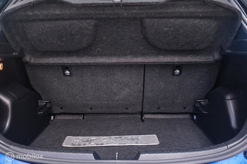 Toyota Yaris 1.5 VVT-i Bi-Tone | Camera | Dealer oh | 1e eig | Trekhaak | NL auto NAP | rijklaarprijs | 112 pk | Lane assist | Cruise |