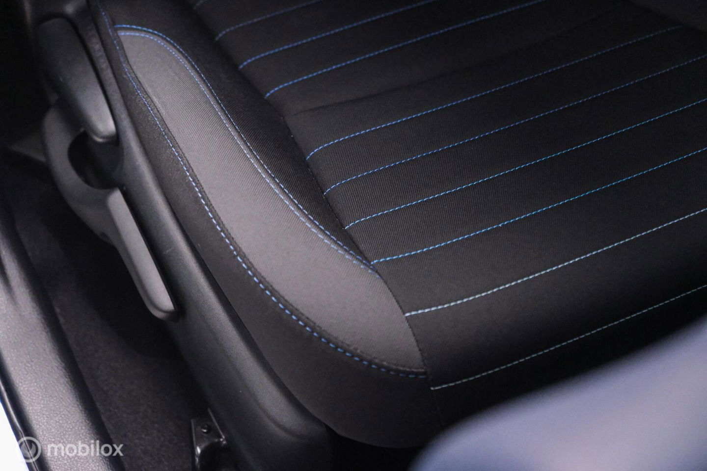 Toyota Yaris 1.5 VVT-i Bi-Tone | Camera | Dealer oh | 1e eig | Trekhaak | NL auto NAP | rijklaarprijs | 112 pk | Lane assist | Cruise |