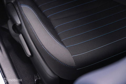 Toyota Yaris 1.5 VVT-i Bi-Tone | Camera | Dealer oh | 1e eig | Trekhaak | NL auto NAP | rijklaarprijs | 112 pk | Lane assist | Cruise |